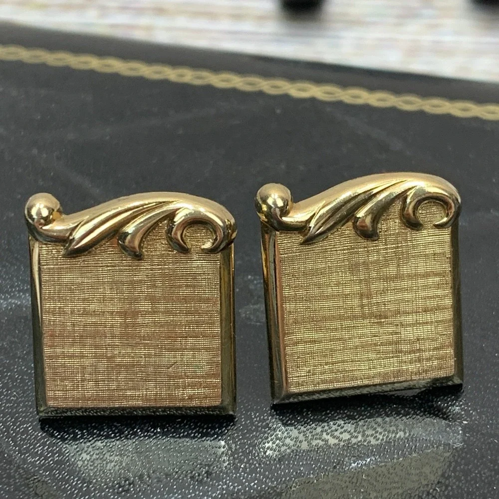 Vintage Swank Cufflinks Gold Tone Textured Square with Ornate Scroll‎ Design
